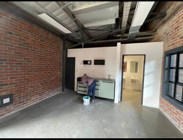 416M² WAREHOUSE TO LET IN RIVERSANDS